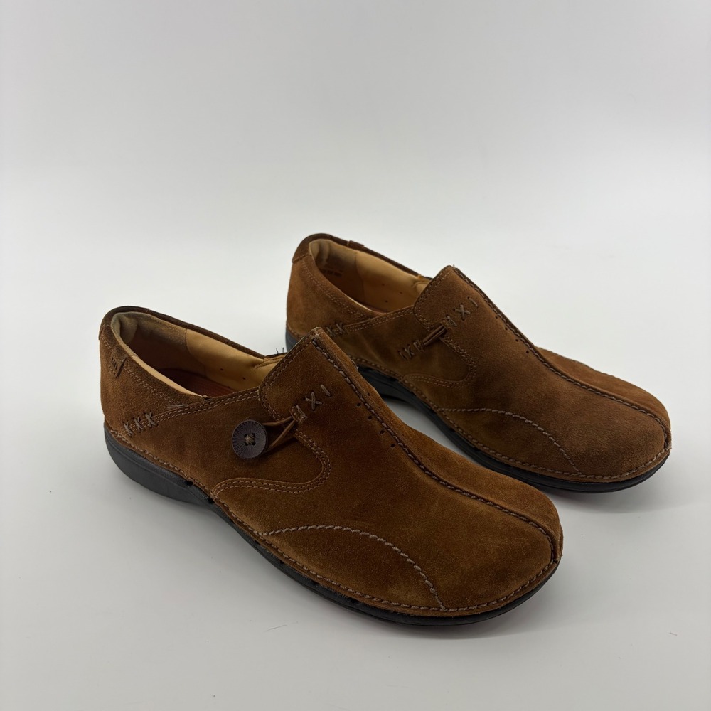Clarks Womens 9.5M Brown Suede Unstructured Un Loop Loafers Button Slip On 87573